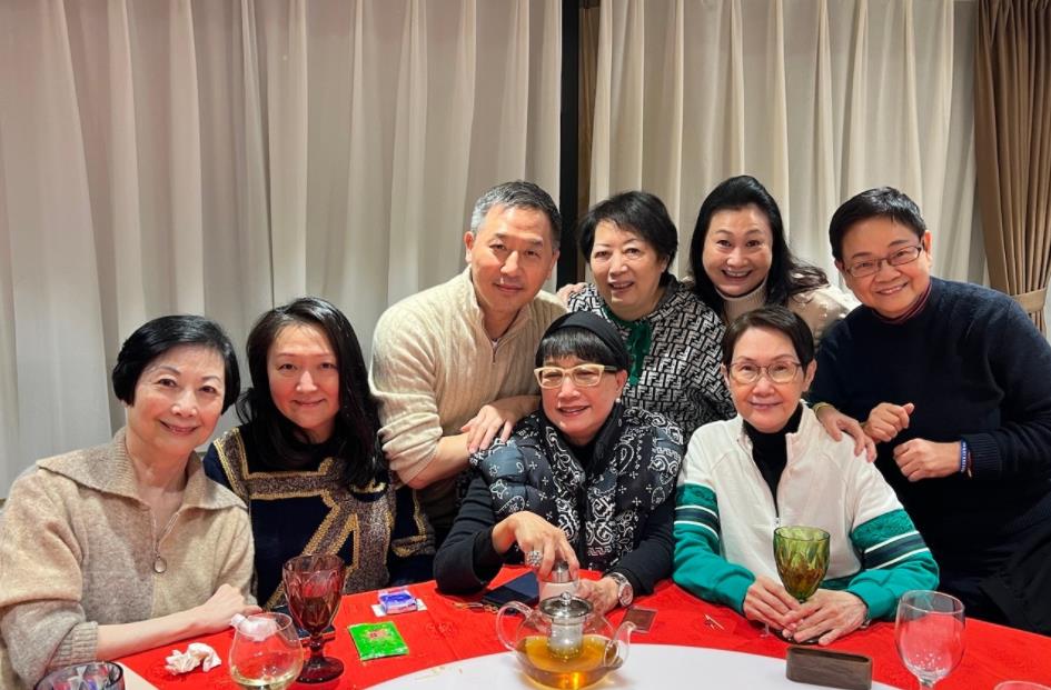 唐鹤德|胡枫91岁大寿众星云集!身材挺拔精神好,唐鹤德依偎女友人显亲密