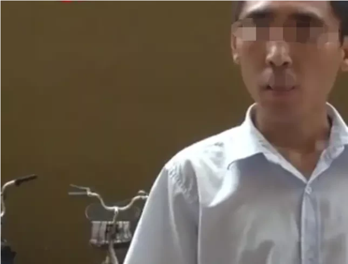 河北石家庄,一对年轻夫妻因租房到期准备搬走,不料却被一位老人拦住