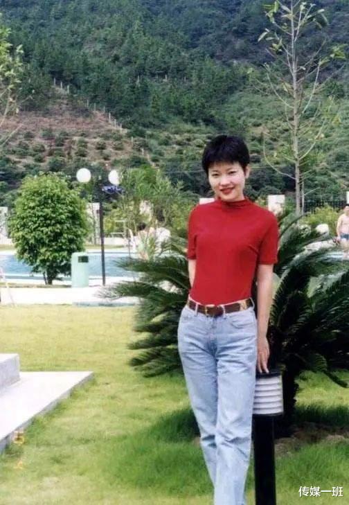 胥午梅|60岁依旧奋斗,曾主持《新闻30分》的胥午梅,离开央视后怎么样了