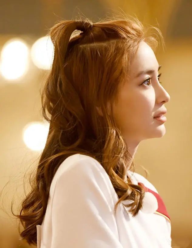 食盐|女人扎马尾时,尽量少犯这3个“错误”,看着老气还会加快掉发