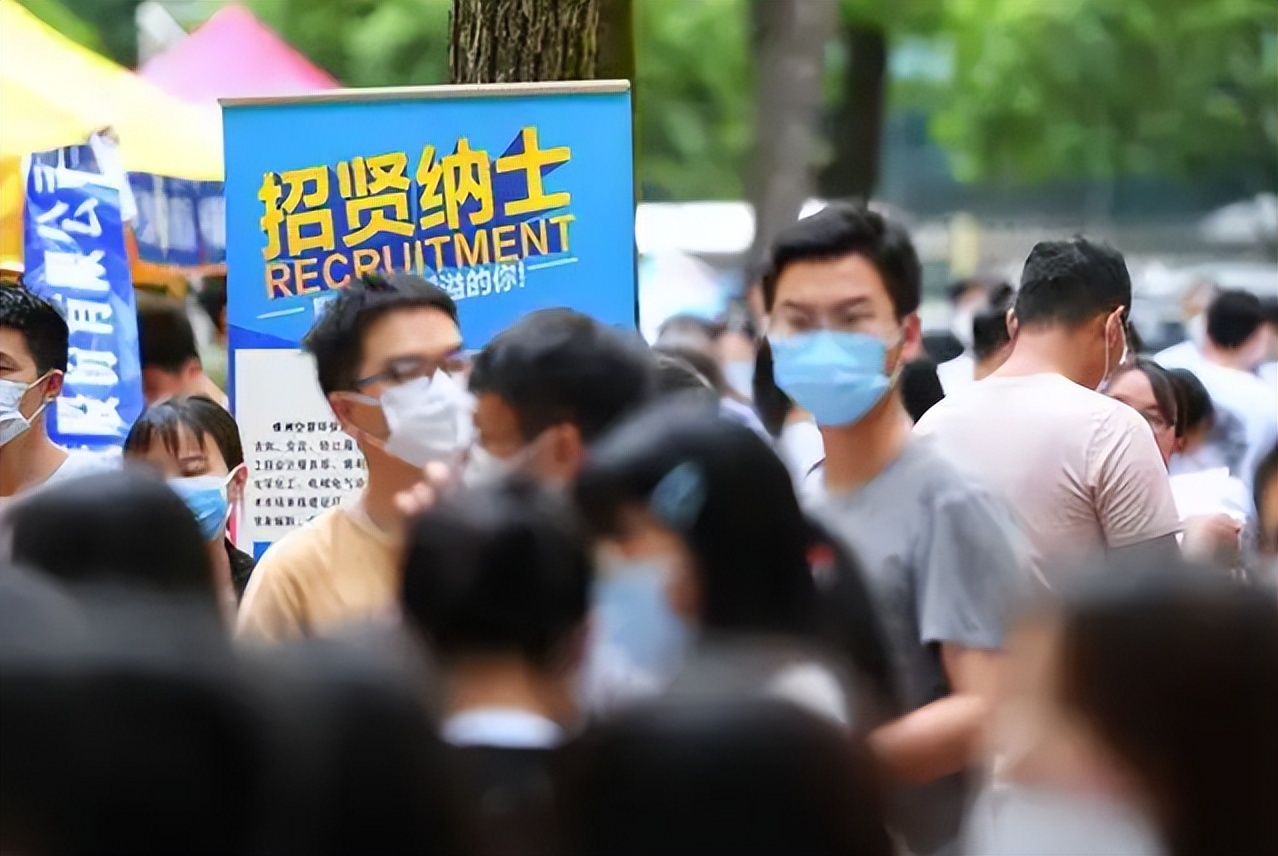 招聘|70多个岗位无人报名，一事业编招聘学历要求太明确，最后草草收场