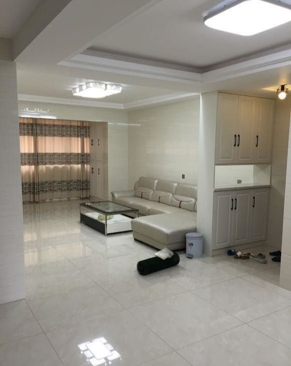 不炫富！140平新房只花12万，全屋贴瓷砖，餐厅都比邻居客厅大！