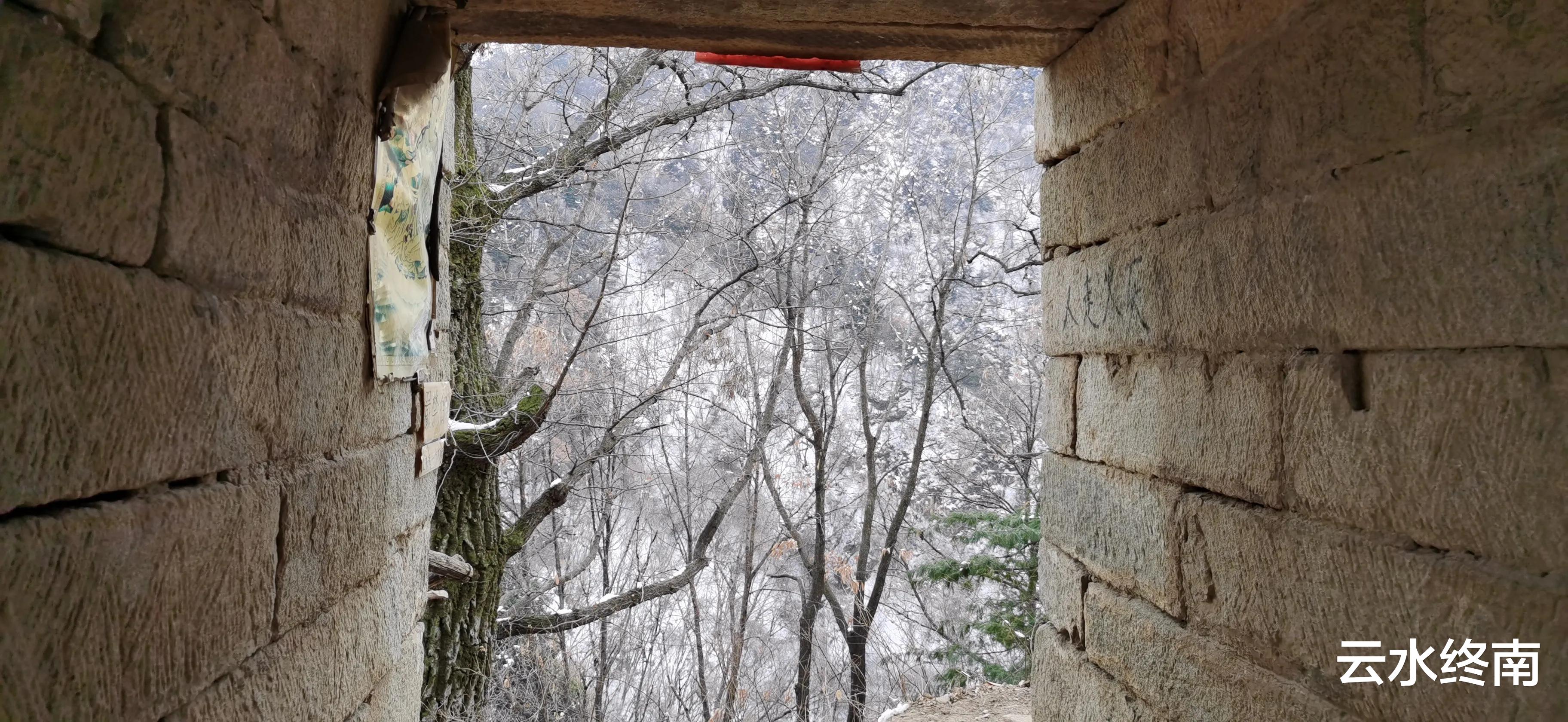 |大年初五，我登上了这座新罗王孙曾经修道的雪山，海拔近2000米