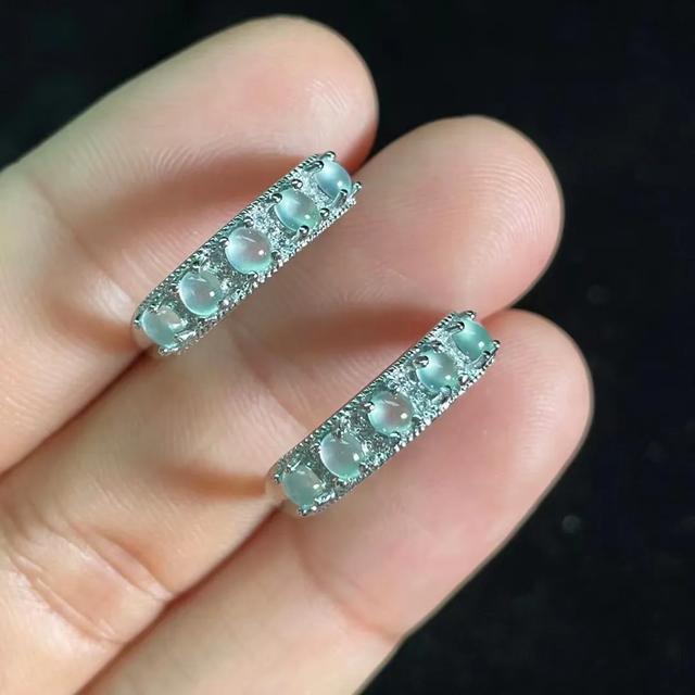 翡翠|圆润饱满又小巧的白冰翡翠蛋面尽显精美风姿！