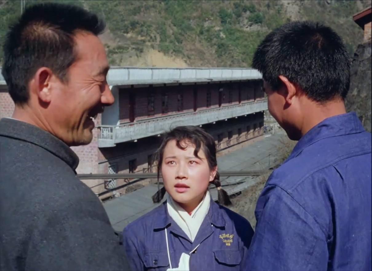 《山道弯弯》这部电影的故事很简单,却让看过的人觉得很温暖!