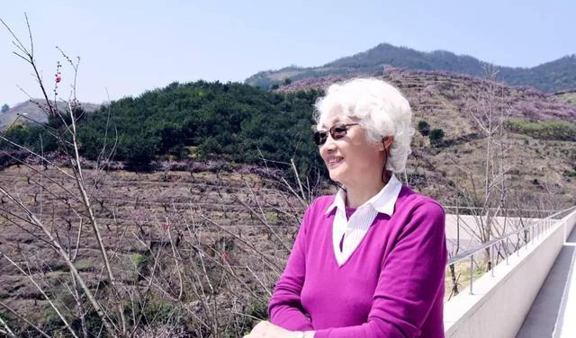 施光南离世的32年里,洪如丁从没考虑过改嫁,把抚养女儿当成动力
