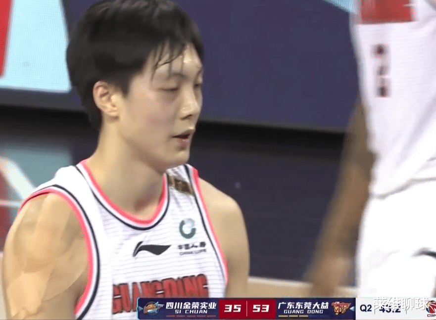 广东男篮|广东领先20分，杜锋却大骂21岁天才！犯个错就换下，铁血治军太严