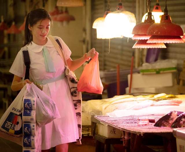 施伯雄|百亿豪门正式欢迎吴千语,施伯雄与父亲等家族成员包场看女友新片