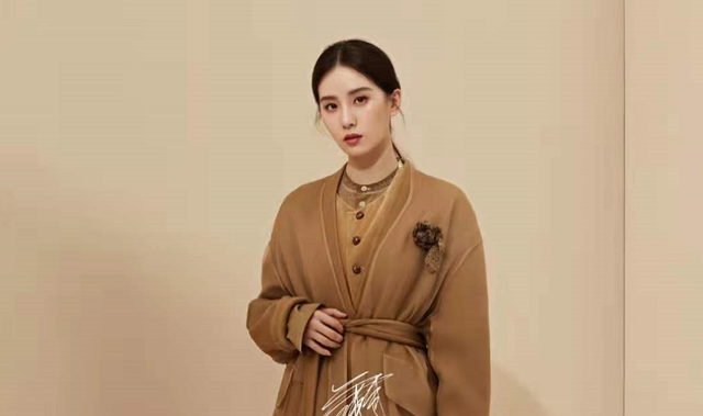 刘诗诗|刘诗诗暖阳写真美到爆！睡衣照样穿出大牌既视感，气质出众颜值绝