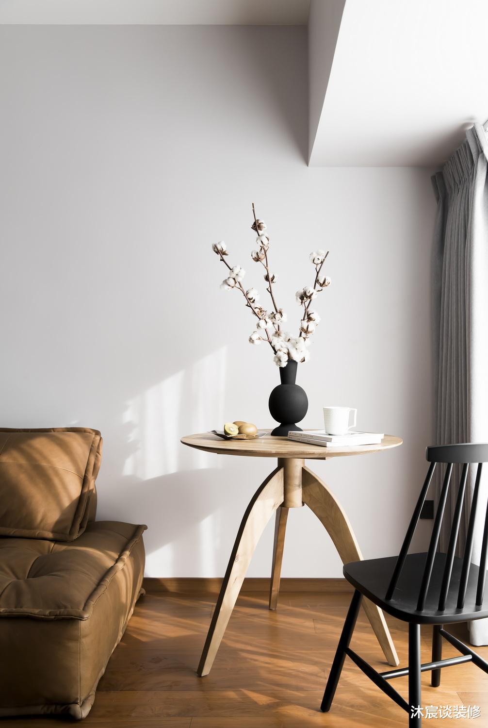 她家虽不大，但赢在简洁敞亮，温馨实用的空间住着很舒适，晒一晒