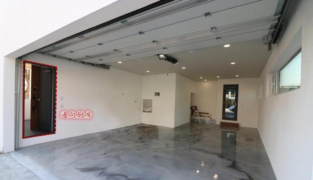 500的别墅,厨房开两扇门,通向客厅连接车库,动线合理不绕路