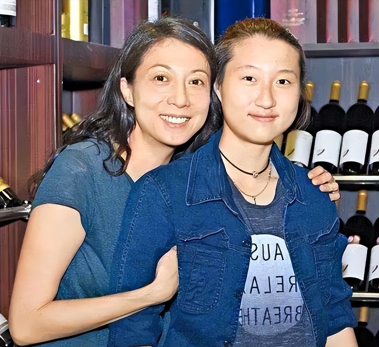 成龙|15岁离家出走、19岁官宣出柜,成龙不敢认的女儿到底多“叛逆”?