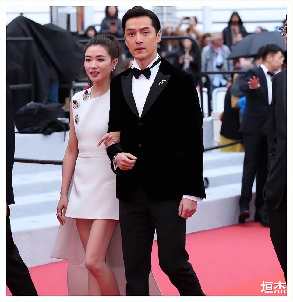 万茜|\精明女人\万茜:拒绝潜规则与刘德华拍吻戏,穿龙袍领奖暴露野心