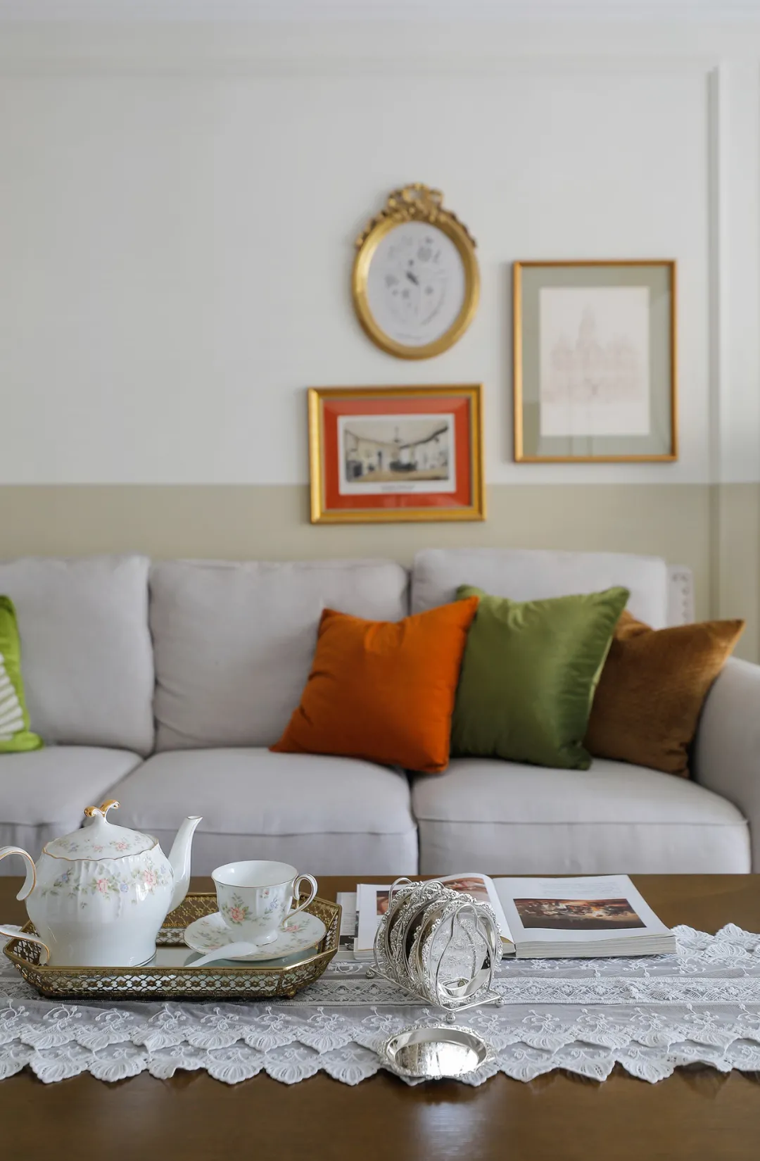 126㎡美式风格，跳脱的绚丽色彩、流畅的石膏线条，舒适慵懒又不失精致