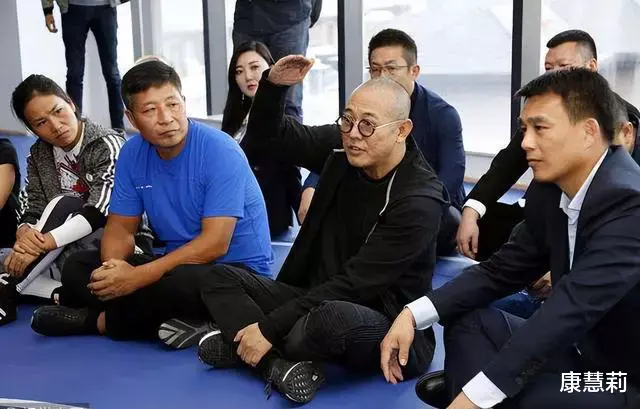 李连杰|年轻时帅气英俊，老了却丑得千奇百怪，这8位男星一个比一个可惜