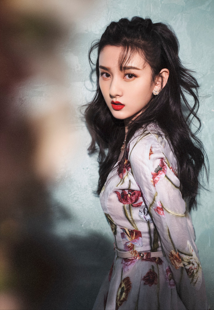 春晚|春晚十大神颜:赵丽颖红裙动人、马凡舒美貌出圈、张小斐的大衣又断货了