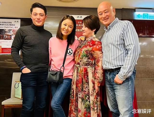 霍建华|霍建华林心如吃饭被偶遇,满脸通红喝了不少酒,胸肌下垂肚子凸起