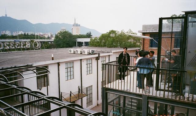 肖战|肖战看鱼视频发布者,曾无意中把视频发给了妈妈,她的反应有审美