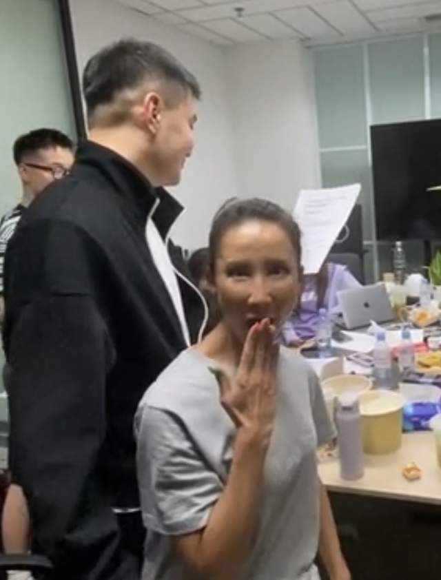 李沁|48岁李玟素颜太苍老!皱纹如树皮似古稀老人,大方回应无容貌焦虑