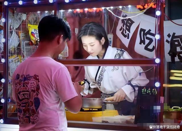 摆摊卖方便面？有人做了，没到一个月就撤走了