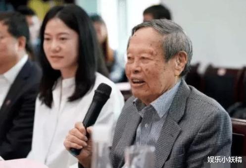 杨振宁|98岁的杨振宁允许40岁妻子改嫁，妻子感动，财产分配是个问题
