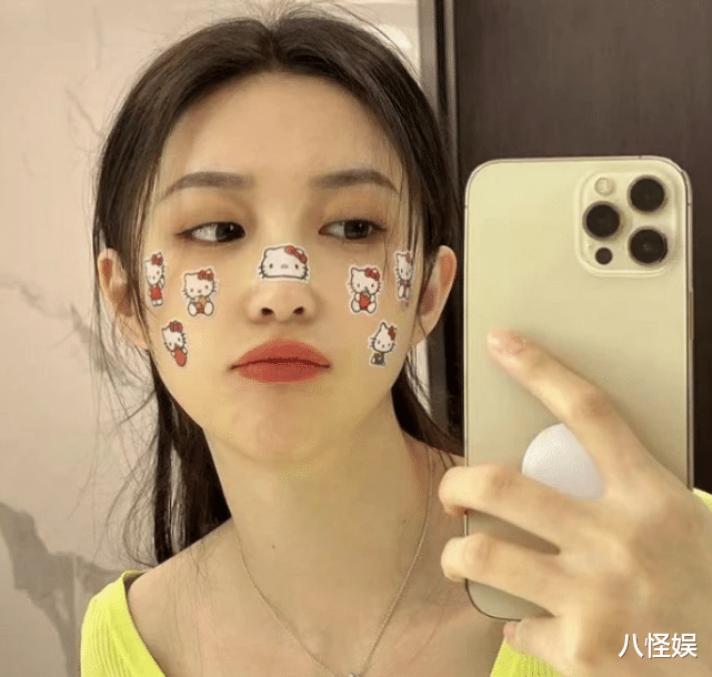 潘玮柏|潘玮柏录制《披哥2》，获老婆宣云贴心探班，结婚两年甜蜜不减