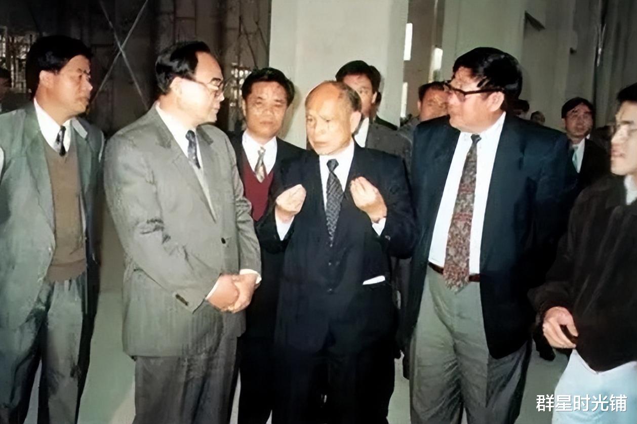 霍英东|冯坚妮:离婚带继子嫁入霍门,被霍英东独宠52年,终究嫁给爱情