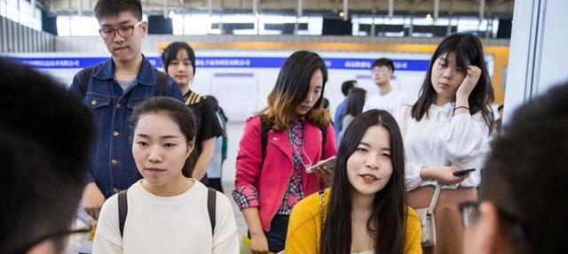 hr|“对不起,我们不招二本生”,HR这番话让基数最大的打工人去哪?