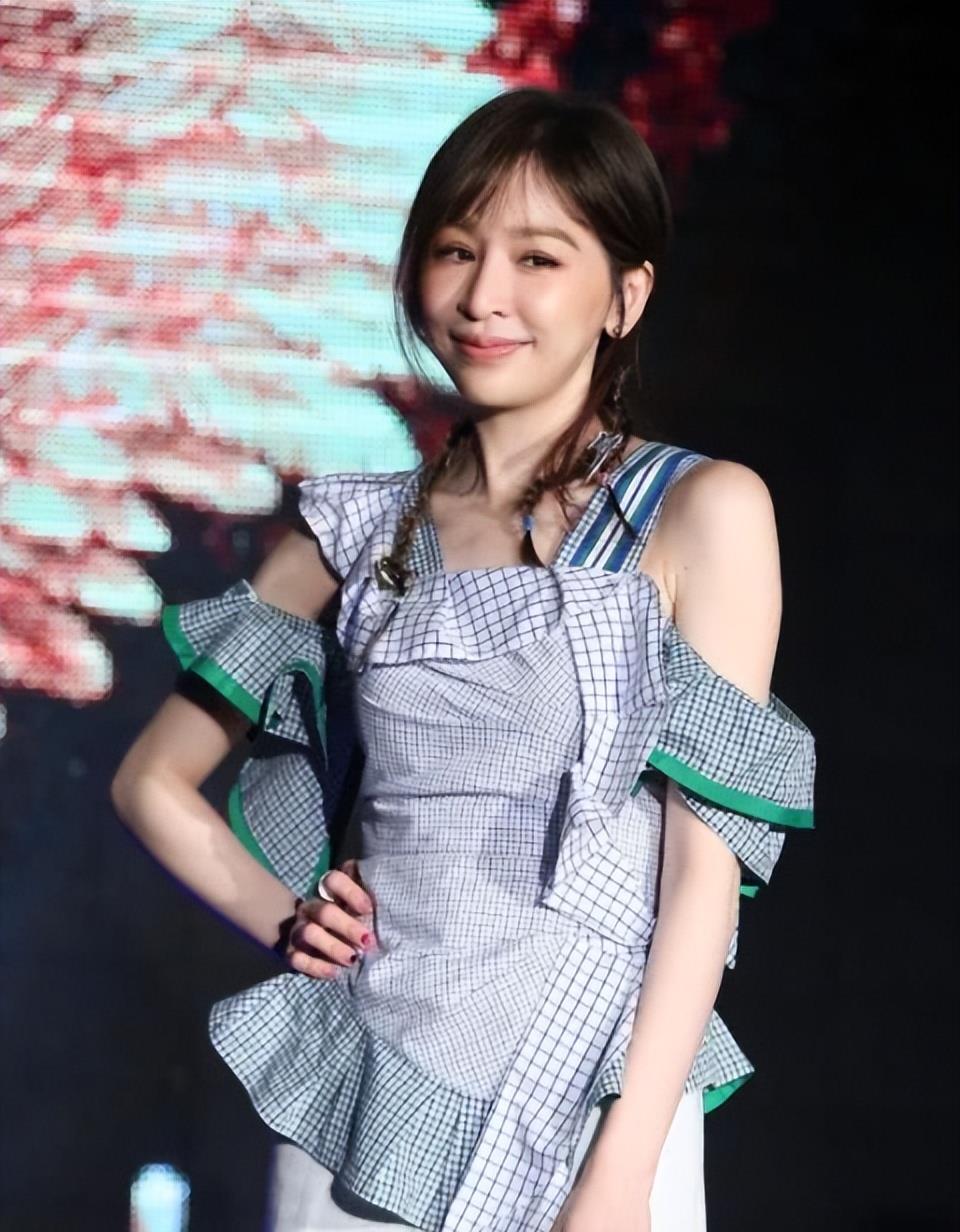 王心凌|王心凌12岁比赛视频曝光，样貌大变认不出，黄子佼表示太惊讶