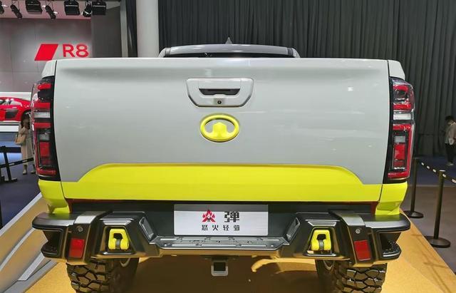 “大脚版”长城炮来了，取名：火弹，气场强大，2.0T+8AT+四驱