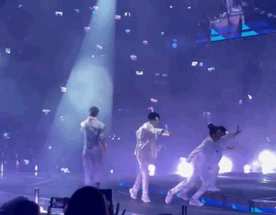 香港体育馆|红馆演唱会发生严重舞台事故，香港当红男子组合Mirror未来堪忧
