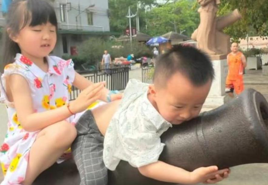 带货|口齿伶俐！田静女儿悦悦模拟妈妈直播带货，介绍商品时大方得体