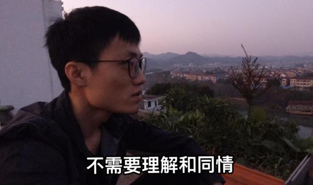 男子失业后去酒店送外卖,开门的竟然是妻子:“祝……您用餐愉快”