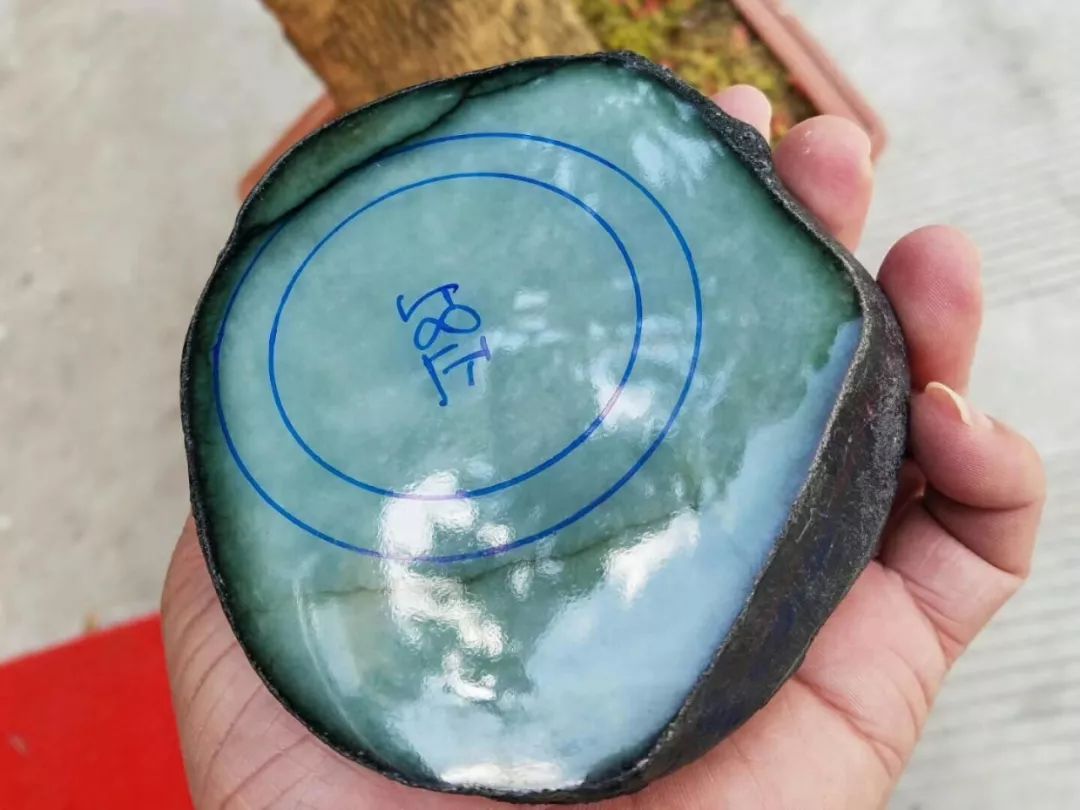 艺术品|傣族小伙图个乐买赌石,乐到嘴巴合不拢