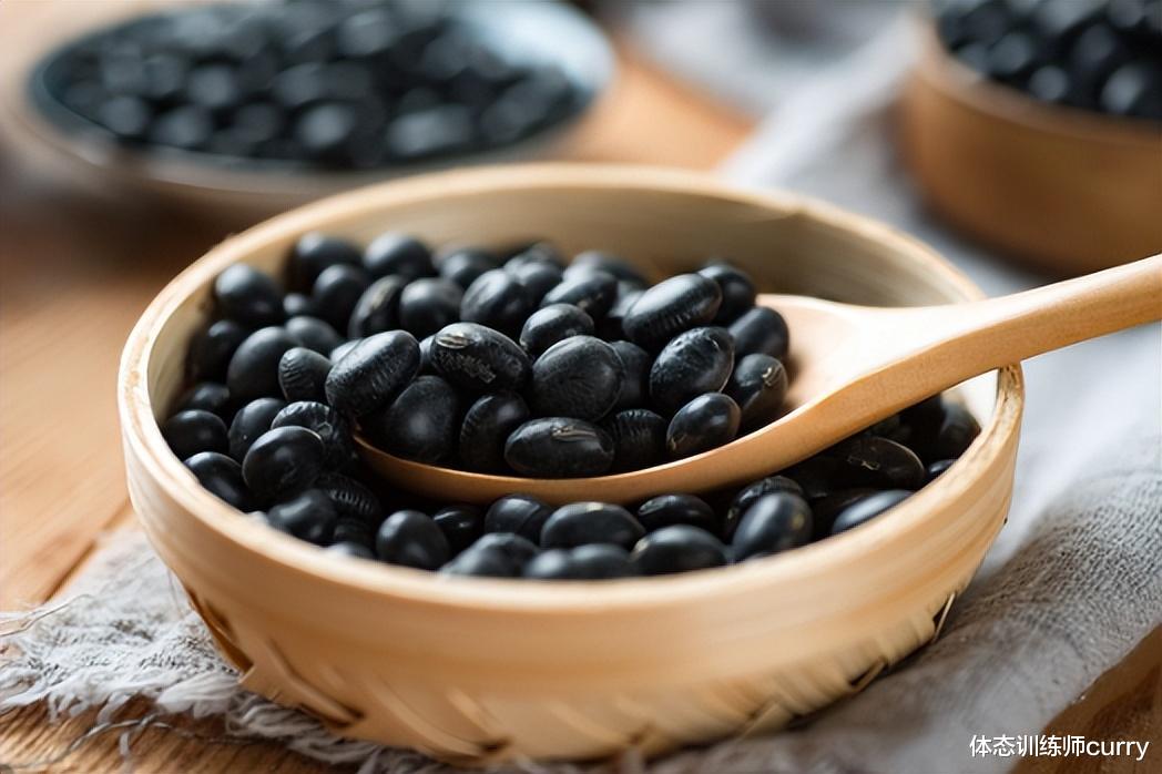 黑豆|45岁步入养寿期,建议牢记“按3穴,食3样”,身体安康度晚年