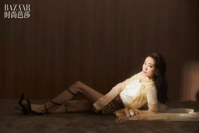 张小斐|张小斐拍时尚写真大秀美背：性感妩媚，堪称吸睛指数爆棚