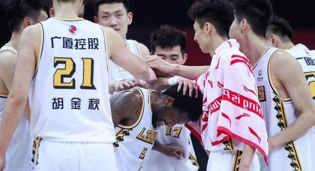 许钟豪|裁判杨宏峰事闹大了，偏袒许钟豪伤人丧失良知，姚明沉默让人寒心