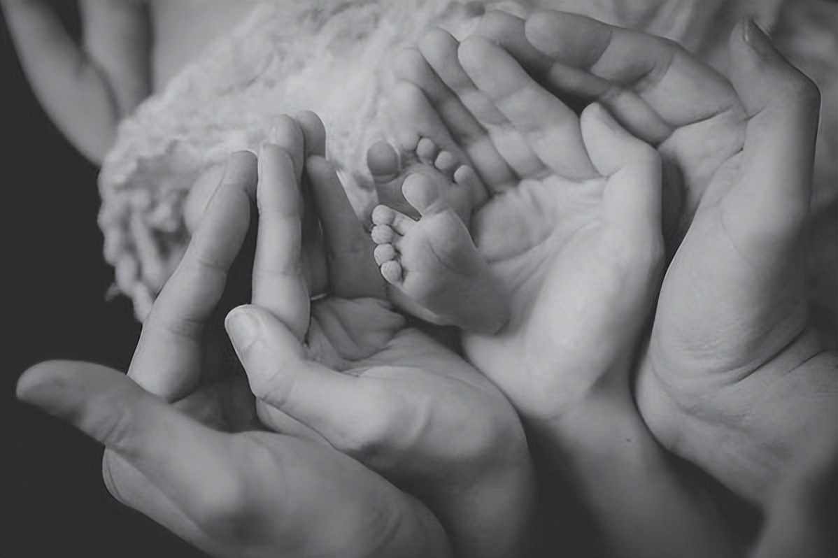 迪丽热巴|昆凌诞下第三胎首露面,还在坐月子就已恢复元气,脸色红润太惊艳