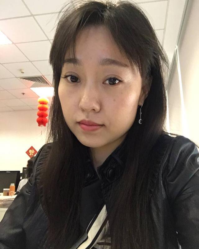 女子自称42岁未婚状态超好,长相娇美似冻龄,超凡脱俗人人夸