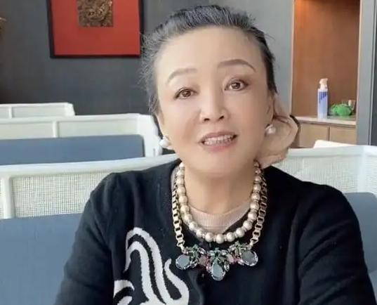 汪小菲|张兰点赞多条“支持大S与汪小菲复合”的评论,她的心思谁能懂?