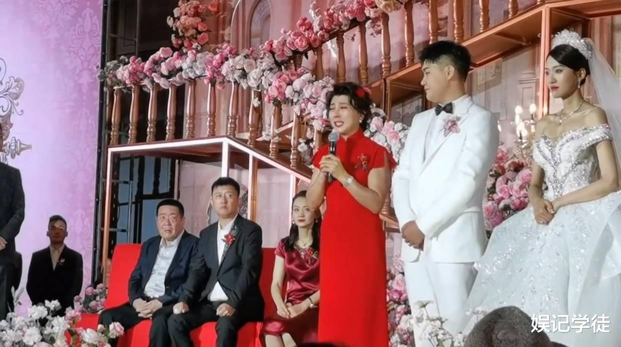 闫学晶|模范婆媳!闫学晶与儿媳妇户外跳减脂操,27岁徐梦迪长腿实力吸睛