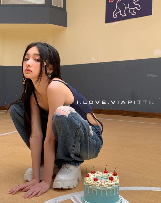 王思聪|王思聪女友小肉安素颜照曝光,额头上痘痘抢镜,样貌清纯像高中生