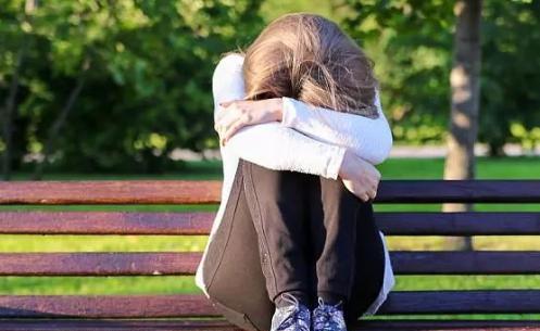 女子遭遇前夫纠缠打电话叫来现任男友,对方持棍造冲突却反被杀害