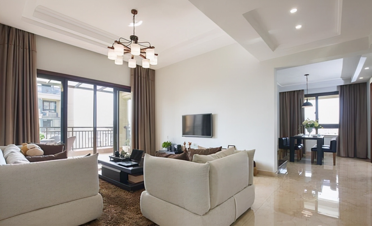 新房装修了大半年,果然慢工出细活,老婆看后说很喜欢