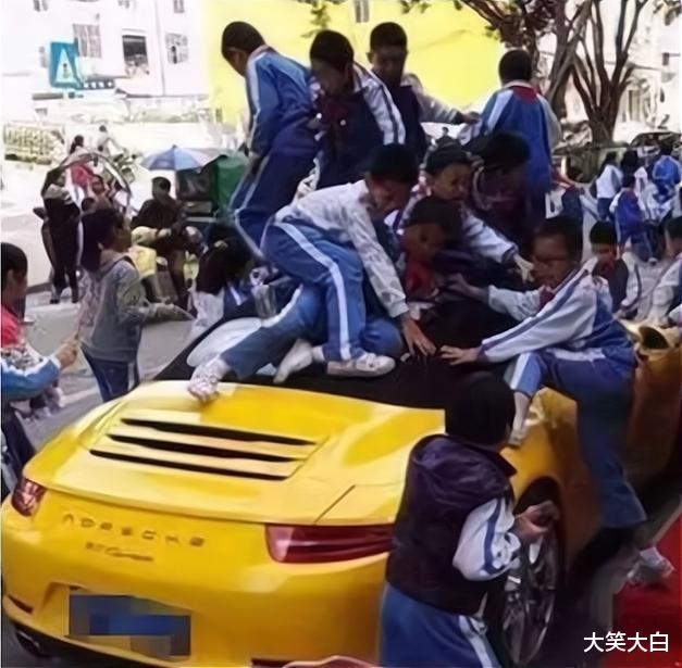 “约了女网友一起吃火锅,但是想跟她说AA,却不知道这么开口?”哈哈