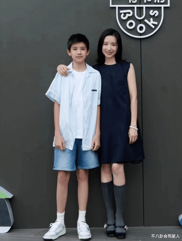 潘粤明|董洁晒13岁儿子近照,个子已经超过妈妈,10年没见爸爸潘粤明