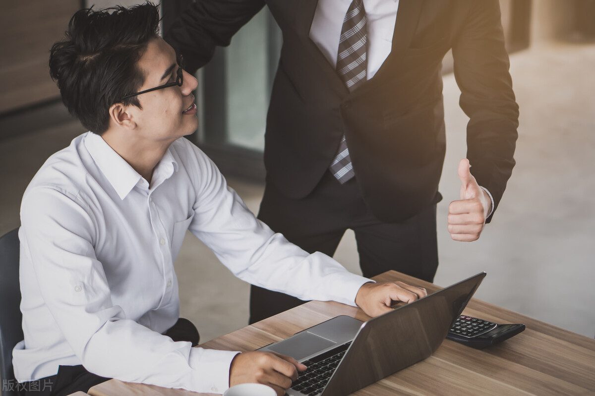 |为什么现在人们越来越不讨好领导了?