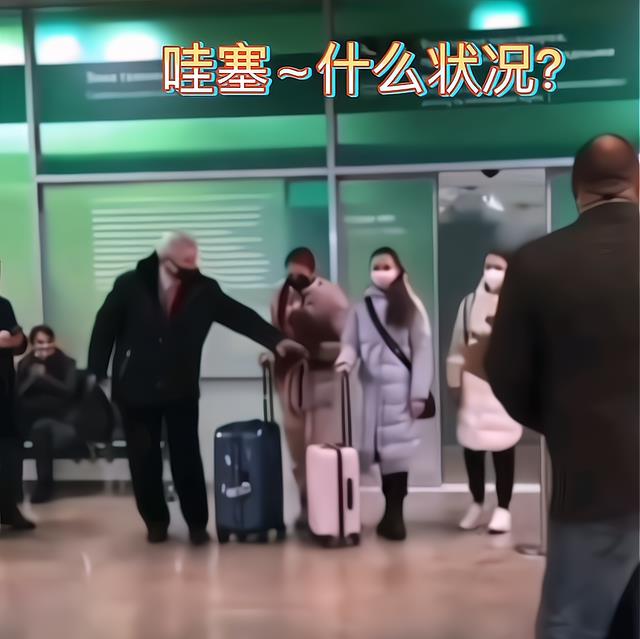 莎莎|莎莎千金K宝蒙圈!突然出现一群人帮拿行李又献花,这是啥情况