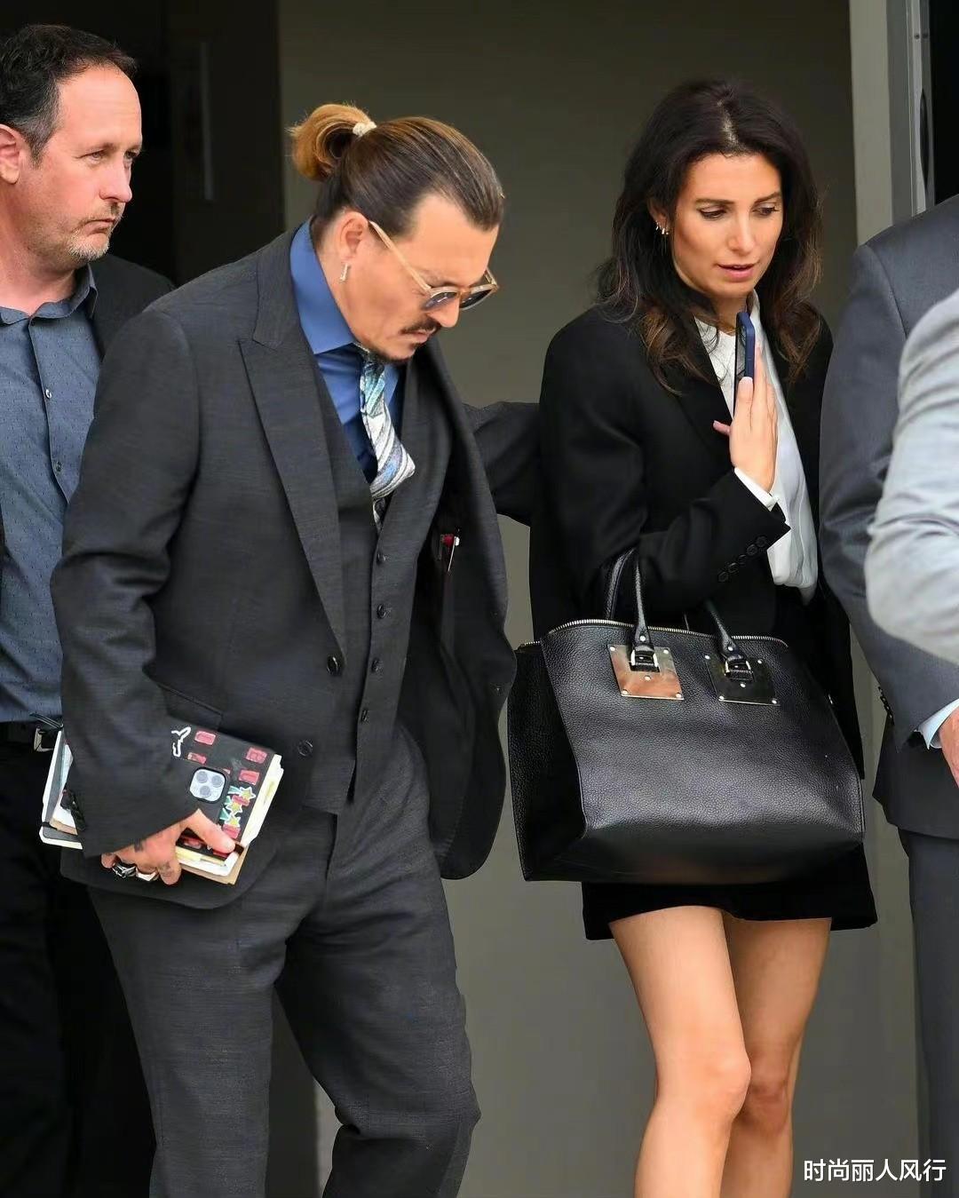 律师|德普再也不用怕前妻了！小20岁的新女友是大律师，穿职业装超性感