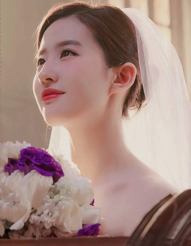 刘亦菲|你能想象到刘亦菲穿上婚纱的样子吗？一个字美，何时能看到真的呢